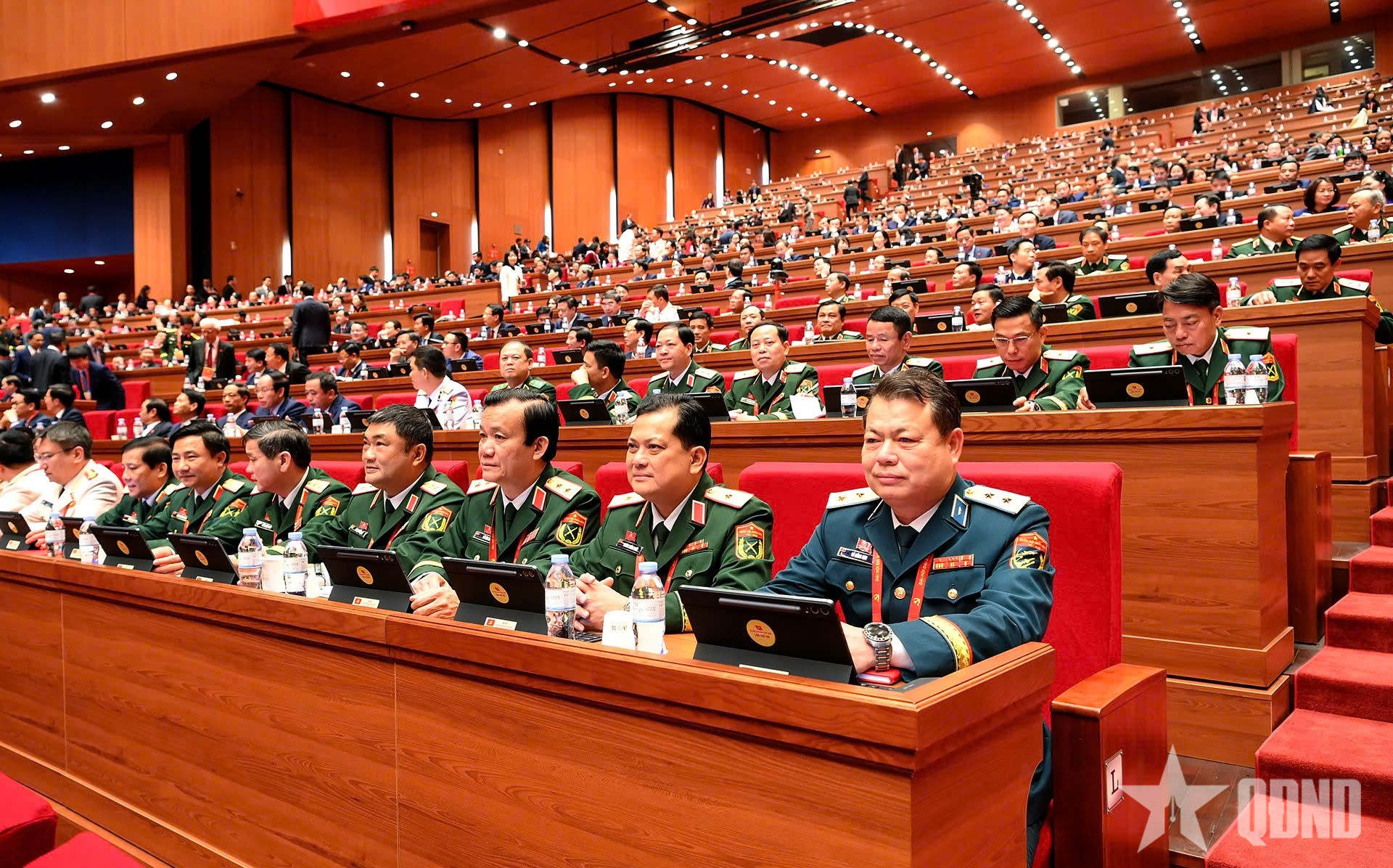 Đề cao tinh thần dân chủ, trí tuệ trong tiến hành công tác nhân sự